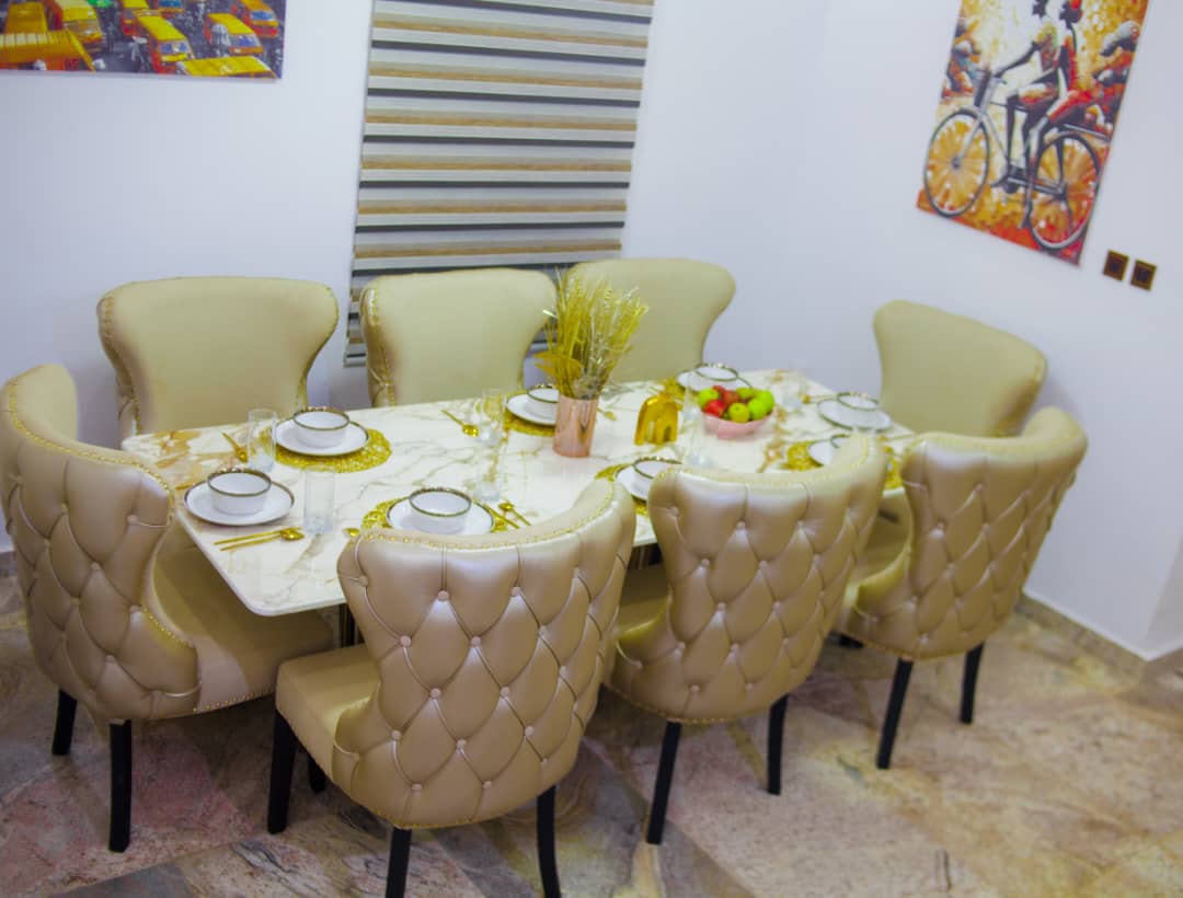 Luxury 5-Bedroom Flat 2