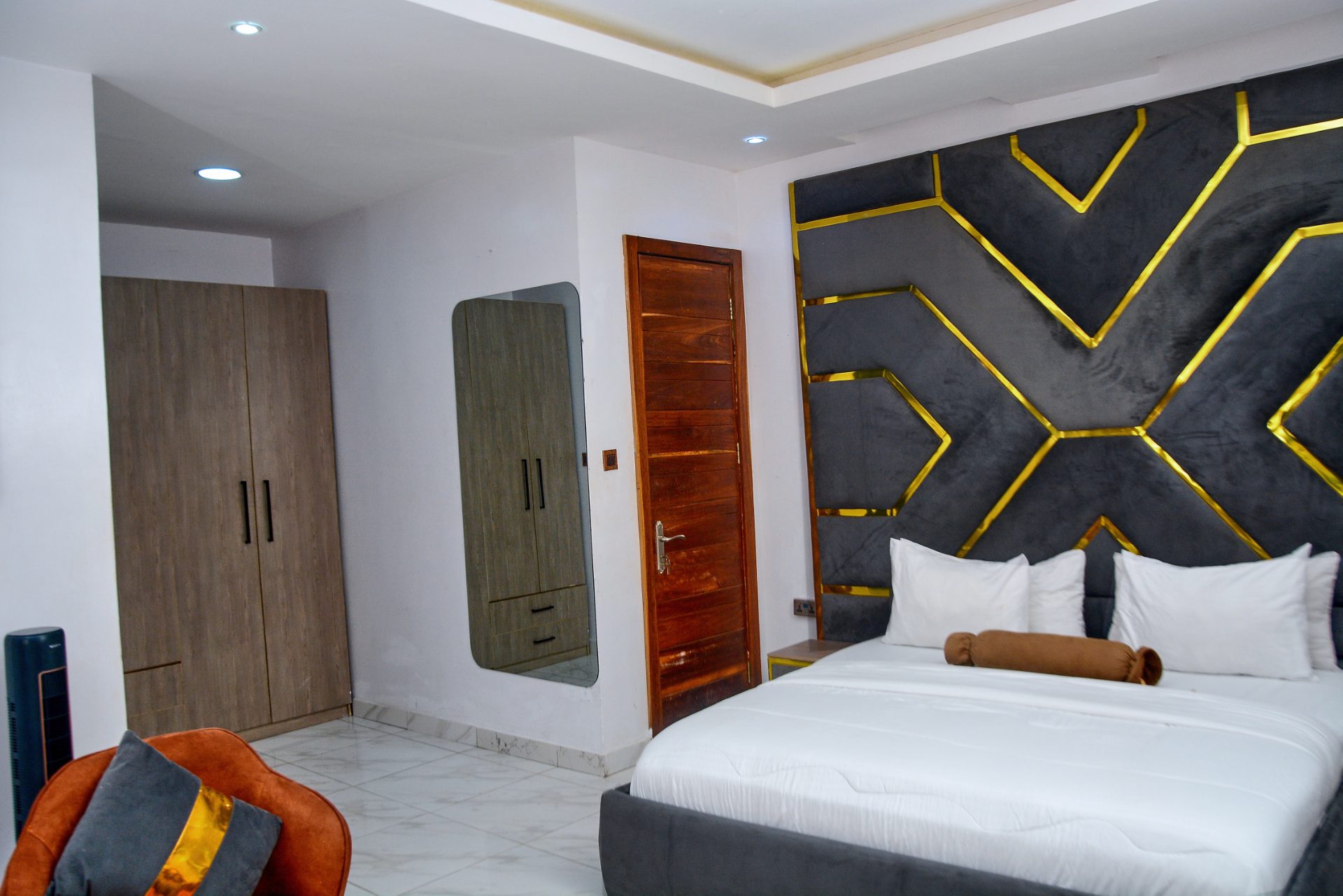 Luxury 5-Bedroom Apartment 6