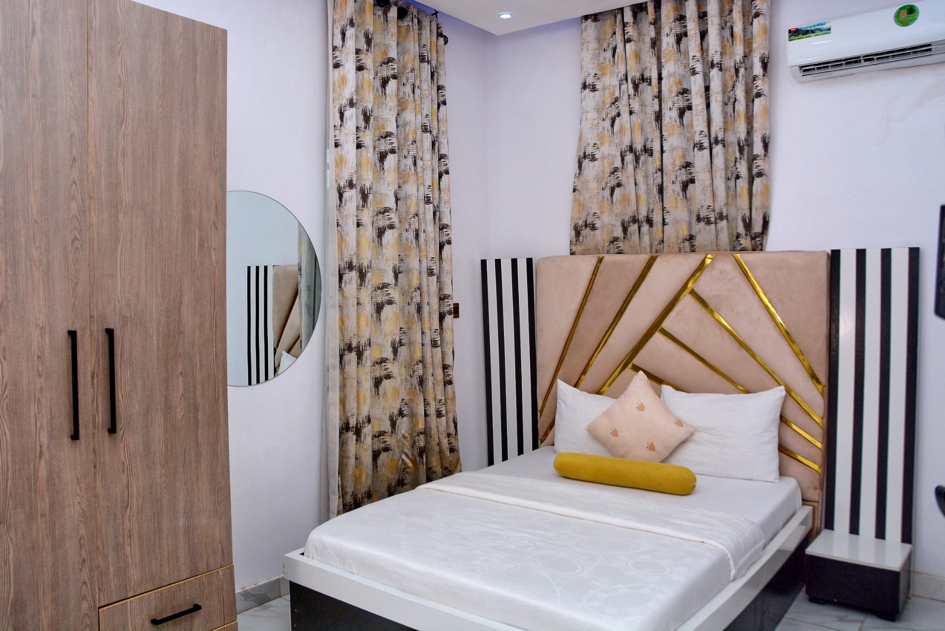 Luxury 4-Bedroom Apartment 3