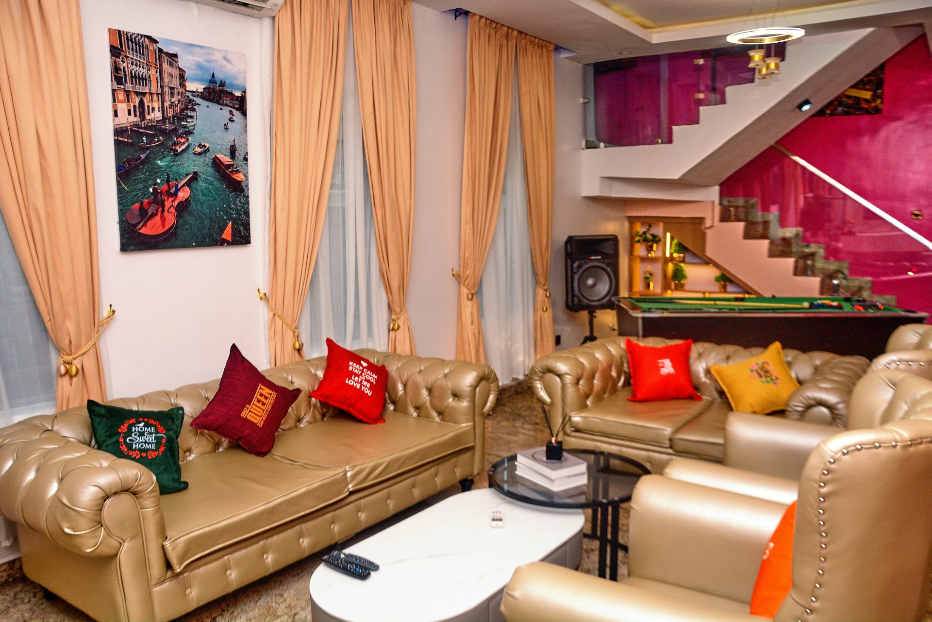 Luxury 4-Bedroom Apartment 8